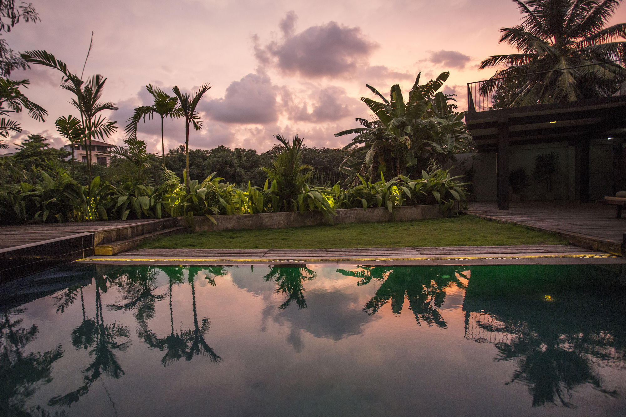 The Mangrove Hotel Colombo Exterior photo